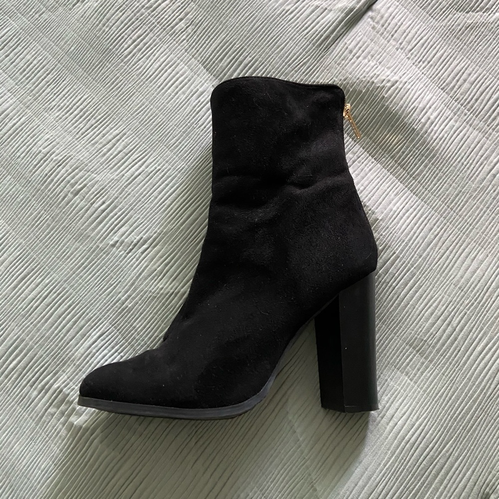 BLACK BOOT